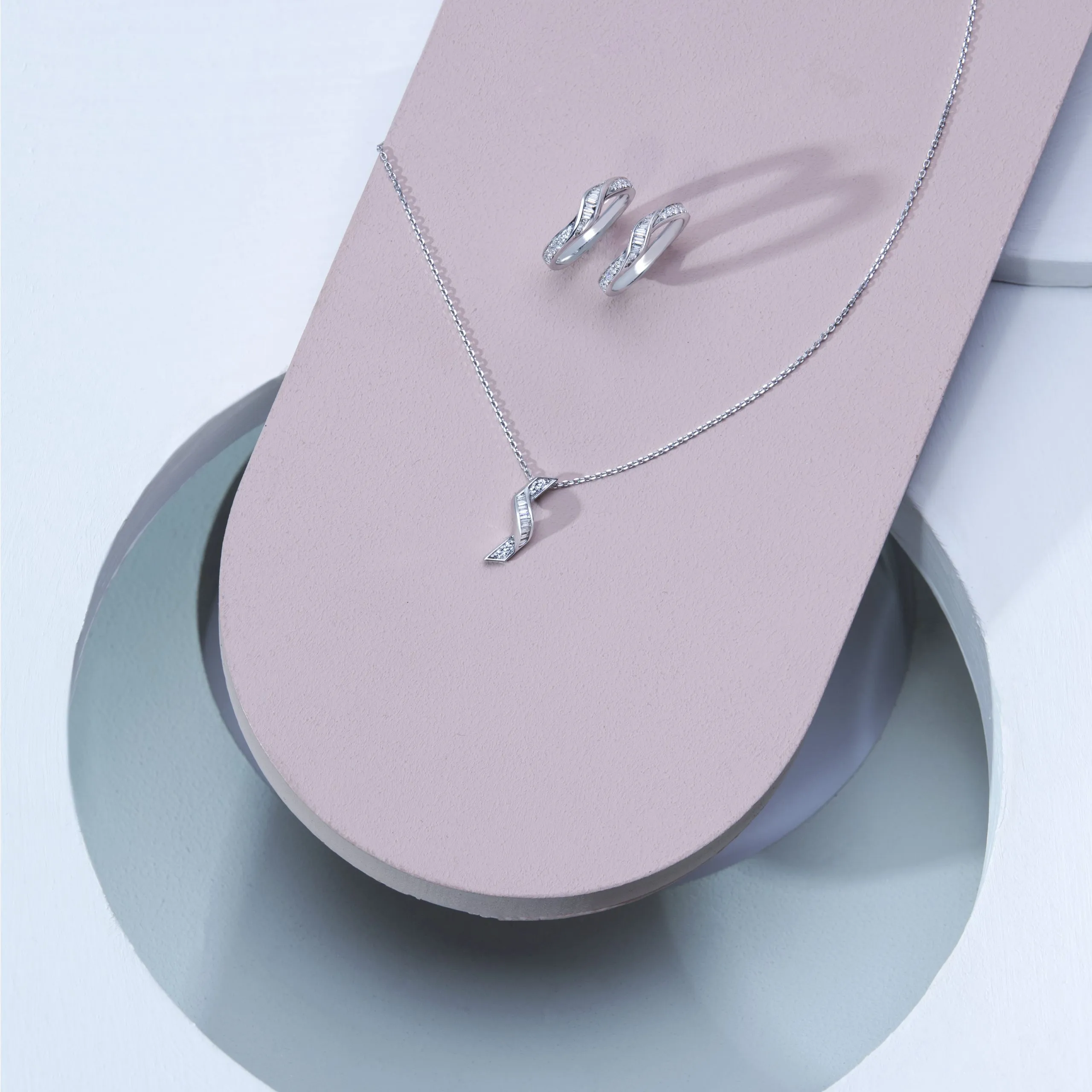 Soleluna Vero Amore Necklace Set in 10K White Gold with 8 Pieces of Baguette-Cut Diamonds and 4 Pieces of Round Brilliant Cut Diamonds - DeGem Malaysia