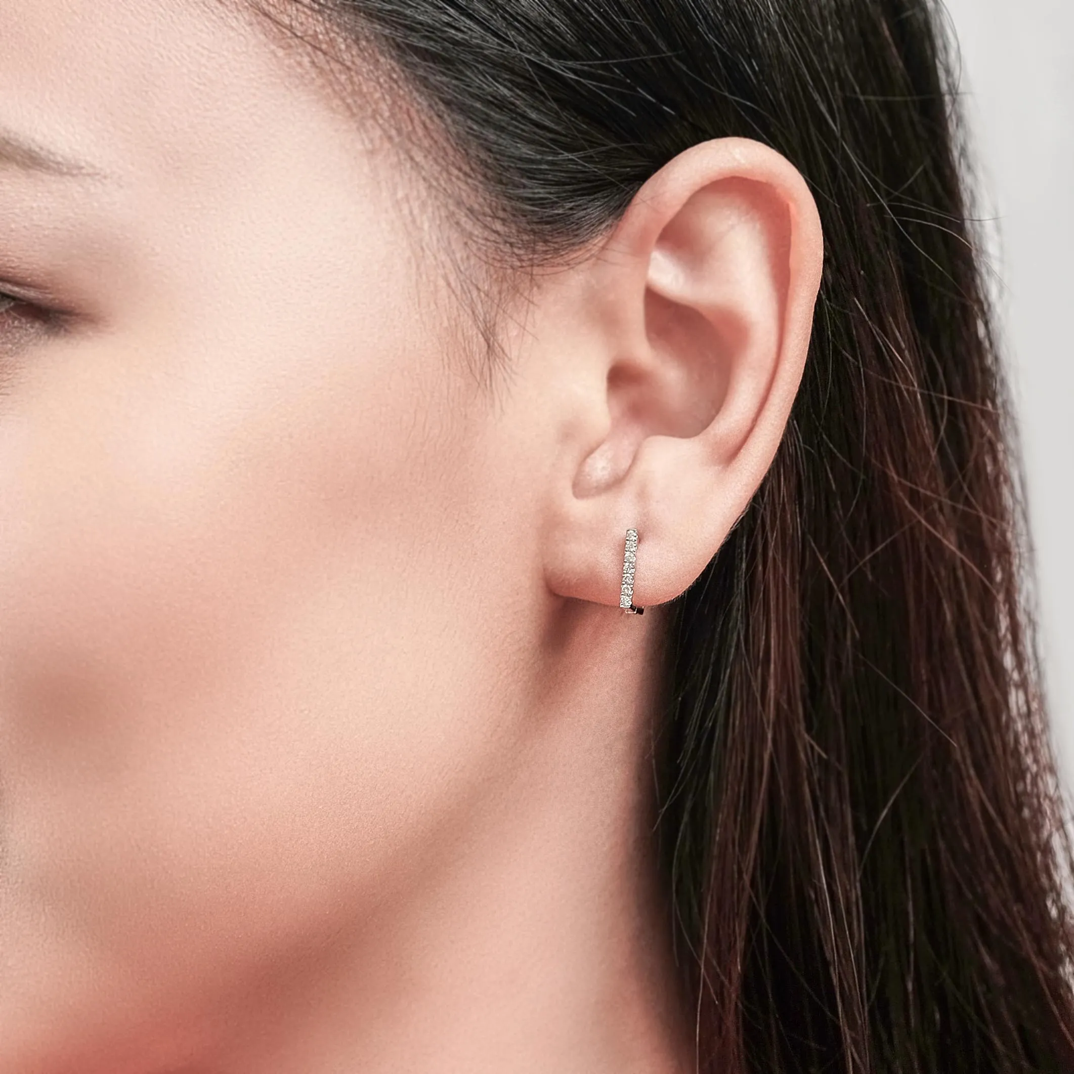 Soleluna Astra Linear Diamond Earrings Featuring a Minimalistic Design That Set Round Brilliant Diamonds with Simple Bracket Lines - DeGem Malaysia