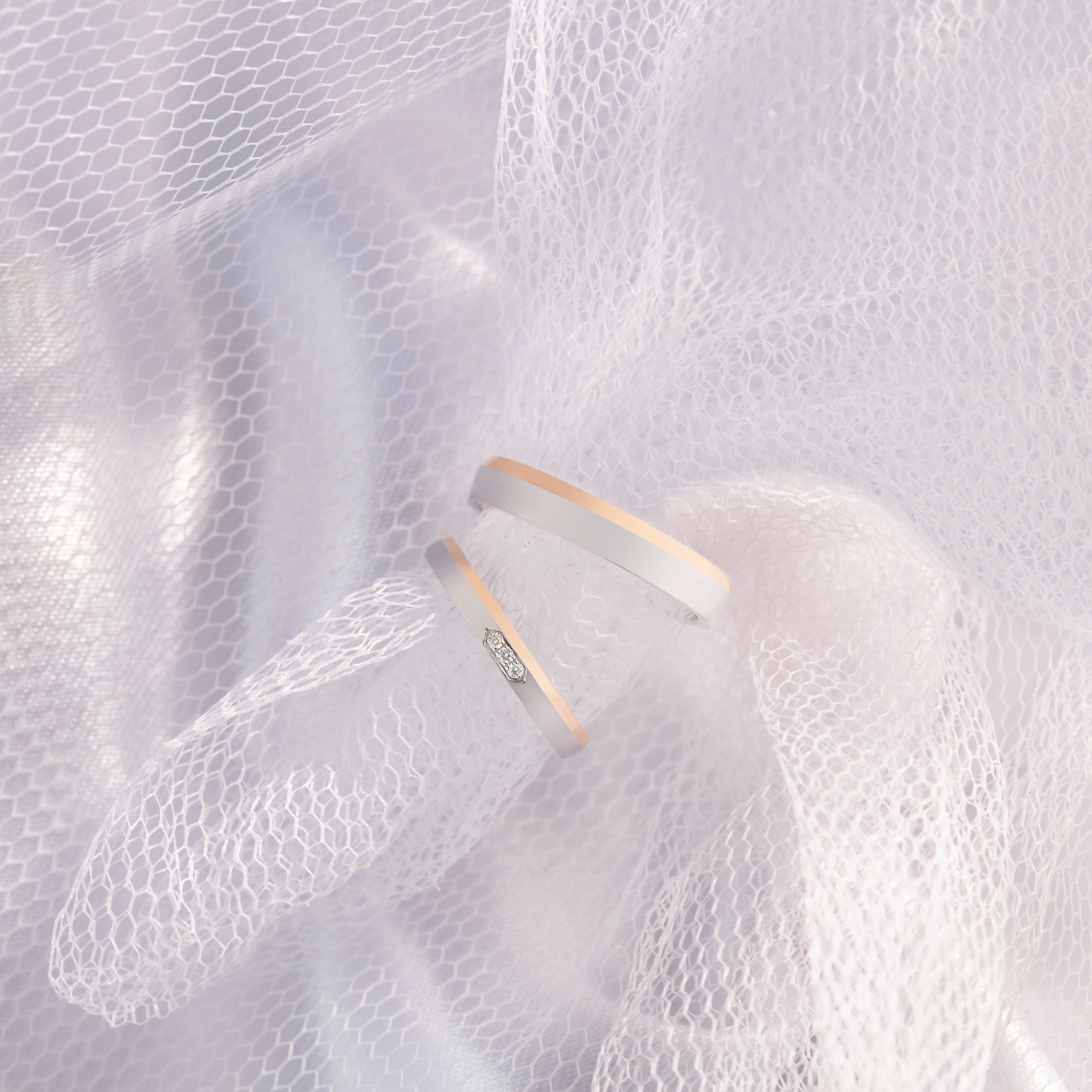 Infinity Venice Wedding Band Symbolise the Solidarity of Venice Island Shore and Featuring 18K White Gold & Rose Gold and 3 Round Brilliant Diamonds - DeGem Malaysia